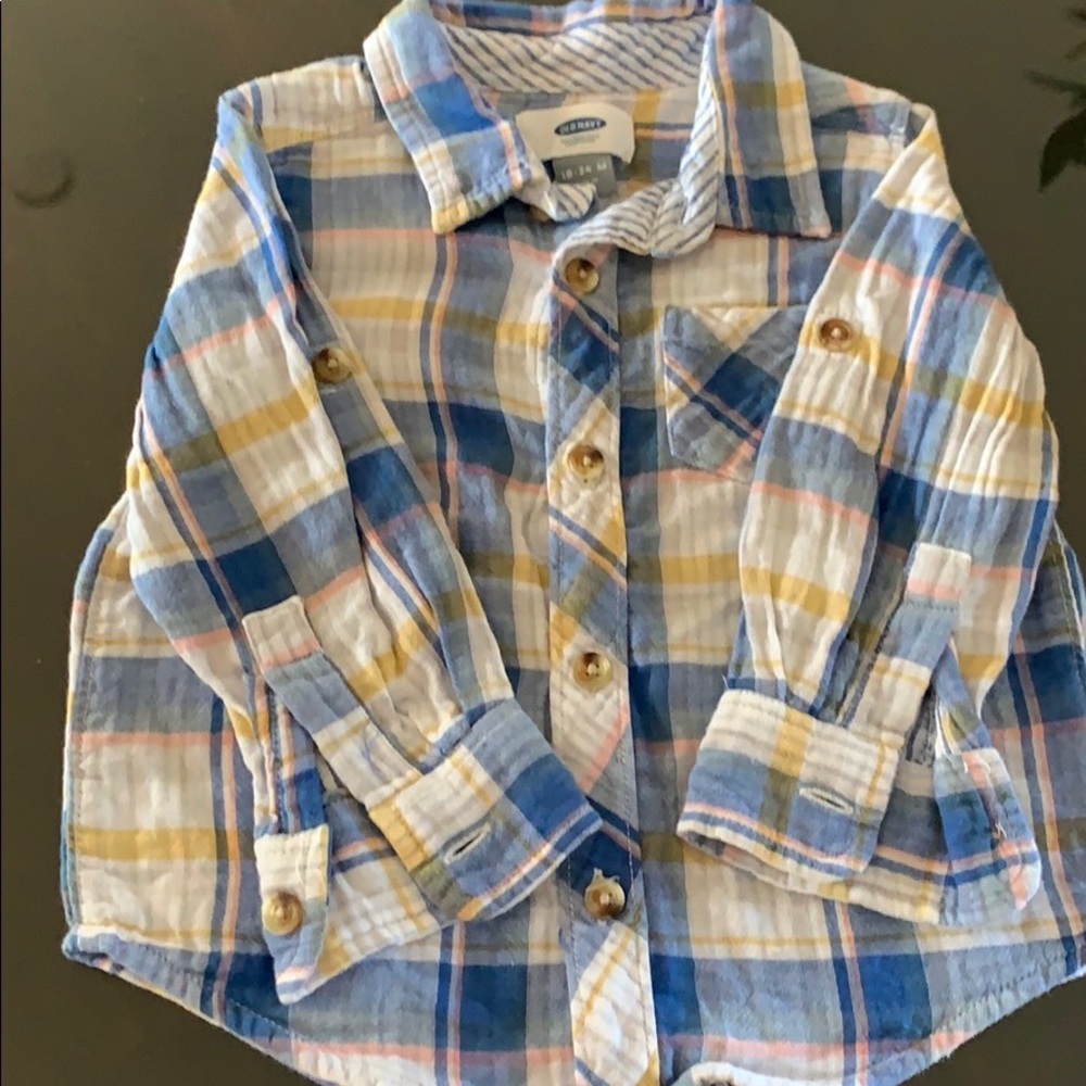 Old Navy shirt size 18-24 months small bottoms.